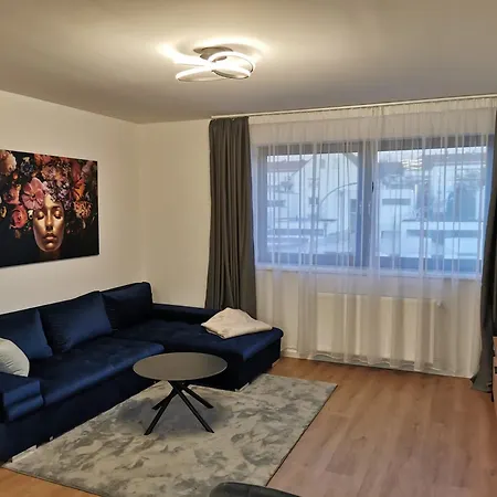 Modernes Mit Parkplatz Und 24h Check-in