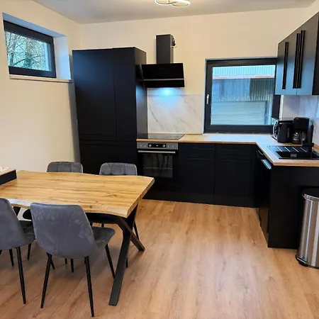 Apartmán Modernes Mit Parkplatz Und 24h Check-in *