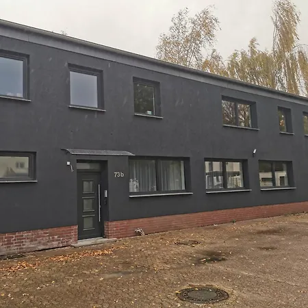 Modernes Mit Parkplatz Und 24h Check-in