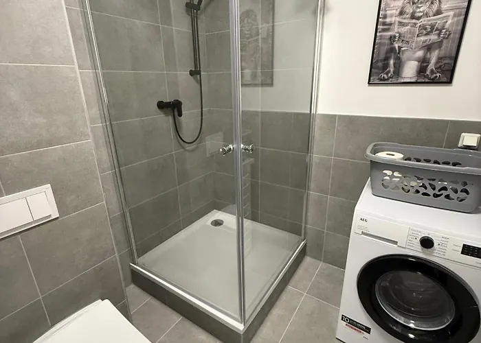 Modernes Mit Parkplatz Und 24h Check-in