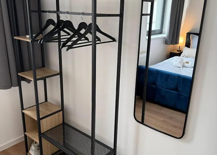 Modernes Mit Parkplatz Und 24h Check-in